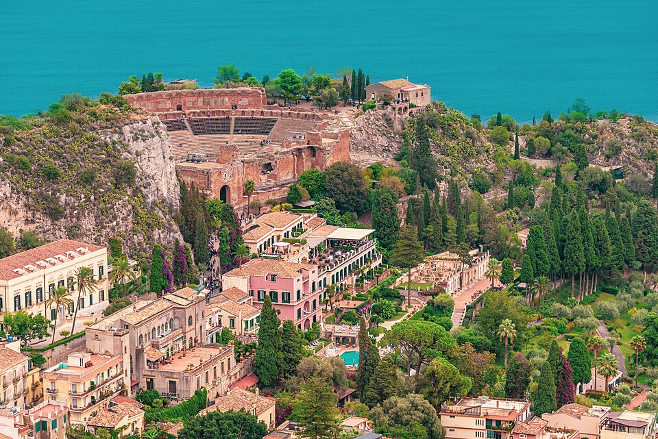 File:Taormina as seen from the castle overlooking the town..jpg