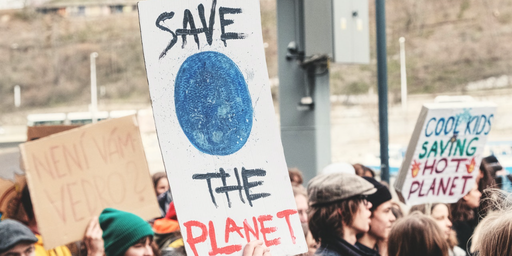 Climate activists call for the government to pass environmental policy